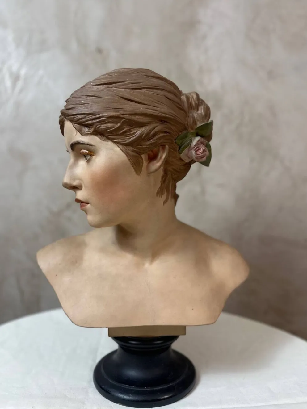 Buste de femme en platre