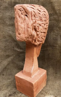 Buste de femme en terre cuite