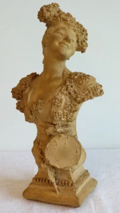 Buste de femme en terre cuite signé Torcuato Tasso Y Nadal