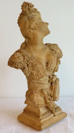 Buste de femme en terre cuite signé Torcuato Tasso Y Nadal