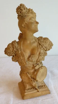 Buste de femme en terre cuite signé Torcuato Tasso Y Nadal
