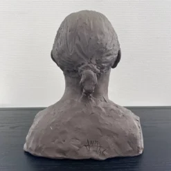 Buste de jeune aborigène