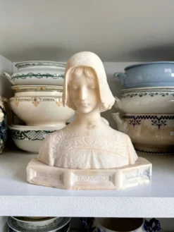Buste de jeune femme en albâtre, Angiolo Malavolti, début XXème