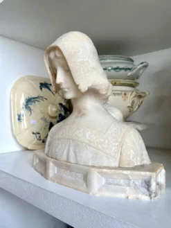 Buste de jeune femme en albâtre, Angiolo Malavolti, début XXème