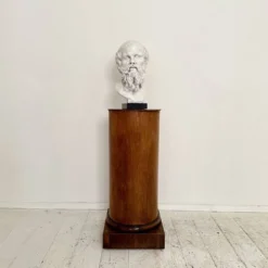Buste de Socrate en plâtre blanc et base en marbre noir, 1940