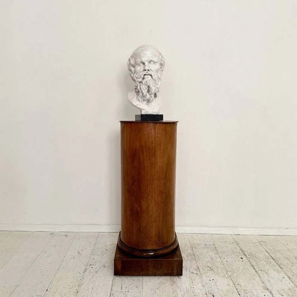 Buste de Socrate en plâtre blanc et base en marbre noir, 1940