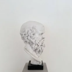 Buste de Socrate en plâtre blanc et base en marbre noir, 1940