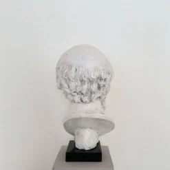 Buste de Socrate en plâtre blanc et base en marbre noir, 1940