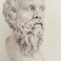 Buste de Socrate en plâtre blanc et base en marbre noir, 1940