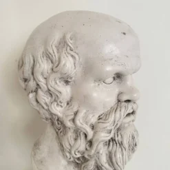 Buste de Socrate en plâtre blanc et base en marbre noir, 1940
