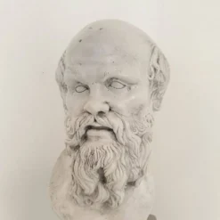 Buste de Socrate en plâtre blanc et base en marbre noir, 1940