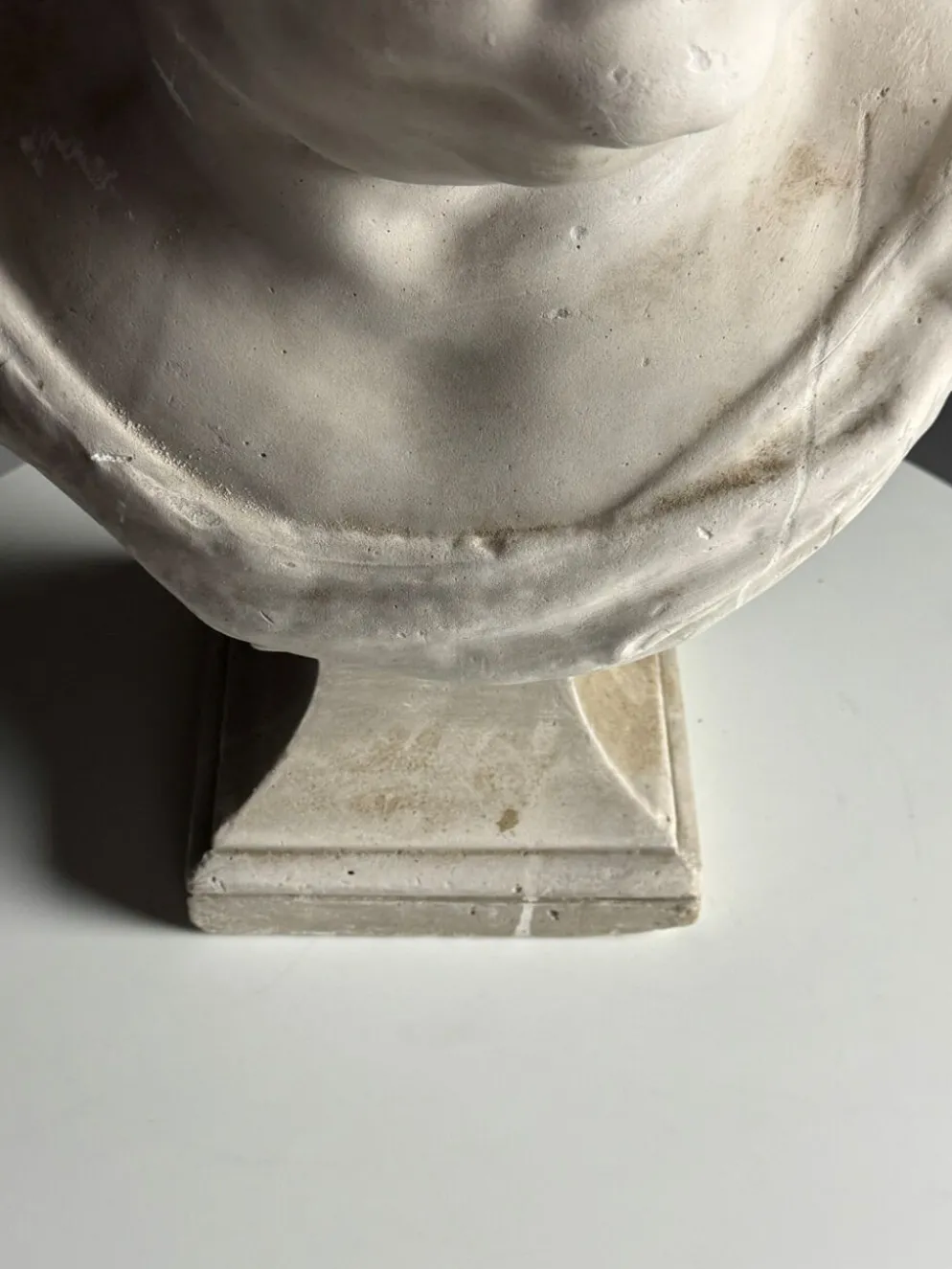 Buste de Vitellius en plâtre romain, 20e siècle.