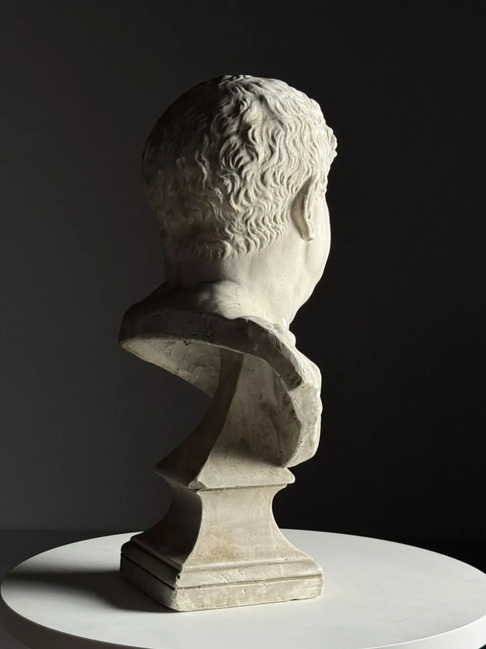 Buste de Vitellius en plâtre romain, 20e siècle.