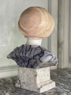 Buste d’une jeune fille en albâtre par Riccardo Aurilli
