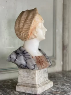 Buste d’une jeune fille en albâtre par Riccardo Aurilli