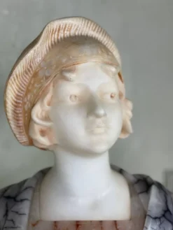 Buste d’une jeune fille en albâtre par Riccardo Aurilli