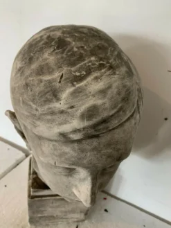 Buste d'un jeune homme en plâtre signé Gerard Choain XX siècle