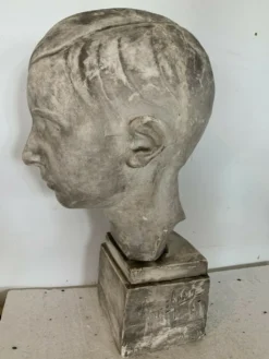Buste d'un jeune homme en plâtre signé Gerard Choain XX siècle