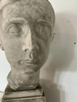 Buste d'un jeune homme en plâtre signé Gerard Choain XX siècle