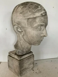 Buste d'un jeune homme en plâtre signé Gerard Choain XX siècle