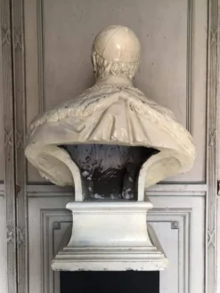 Buste d’un prélat en plâtre