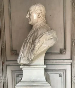 Buste d’un prélat en plâtre