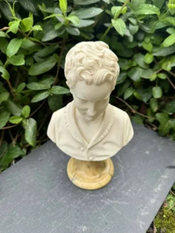 Buste en albâtre femme signé Arnaldo Giannelli