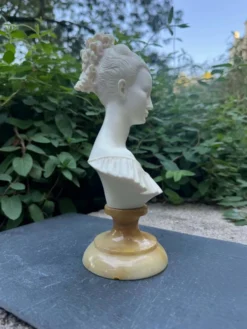 Buste en albâtre Manon Lescaut signé Arnaldo Giannelli