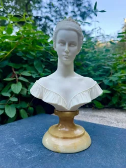 Buste en albâtre Manon Lescaut signé Arnaldo Giannelli