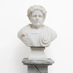 Buste en marbre blanc d'un empereur romain, XXe siècle