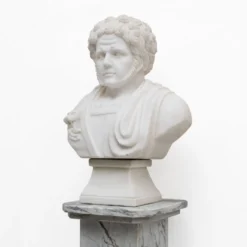 Buste en marbre blanc d'un empereur romain, XXe siècle