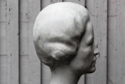 Buste en marbre blanc, signé Léoni, 19ème siècle