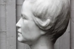Buste en marbre blanc, signé Léoni, 19ème siècle