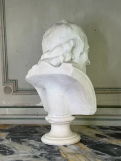 Buste en marbre, Voltaire d’après Jean Antoine Houdon, copie du XIXème siècle