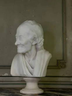 Buste en marbre, Voltaire d’après Jean Antoine Houdon, copie du XIXème siècle