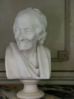 Buste en marbre, Voltaire d’après Jean Antoine Houdon, copie du XIXème siècle
