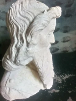 Buste en plâtre
