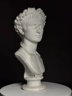 Buste en plâtre de l'empereur Auguste