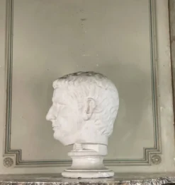 Buste en plâtre d’un empereur romain