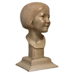 Buste en plâtre, jeune fille, monogramme et date
