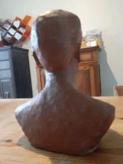 Buste femme des années 50 en terre cuite
