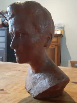 Buste femme des années 50 en terre cuite