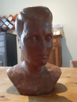 Buste femme des années 50 en terre cuite