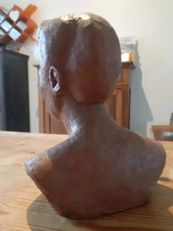 Buste femme des années 50 en terre cuite