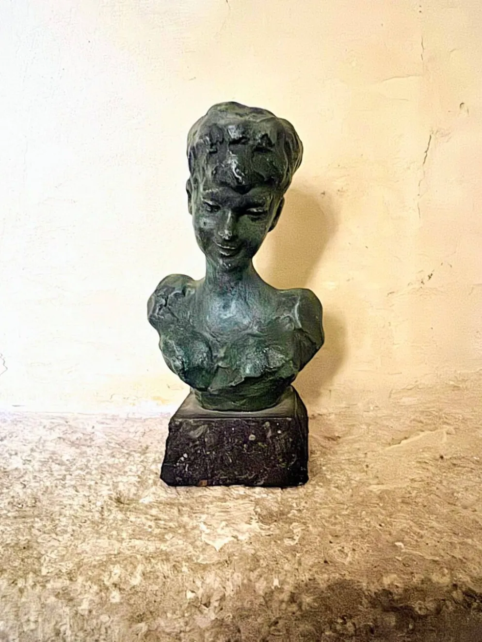 Buste femme signé Ernest Patris, (1909-1981)
