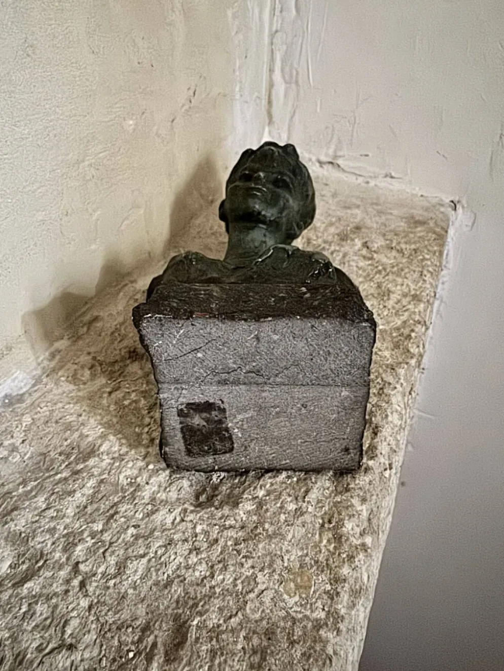 Buste femme signé Ernest Patris, (1909-1981)