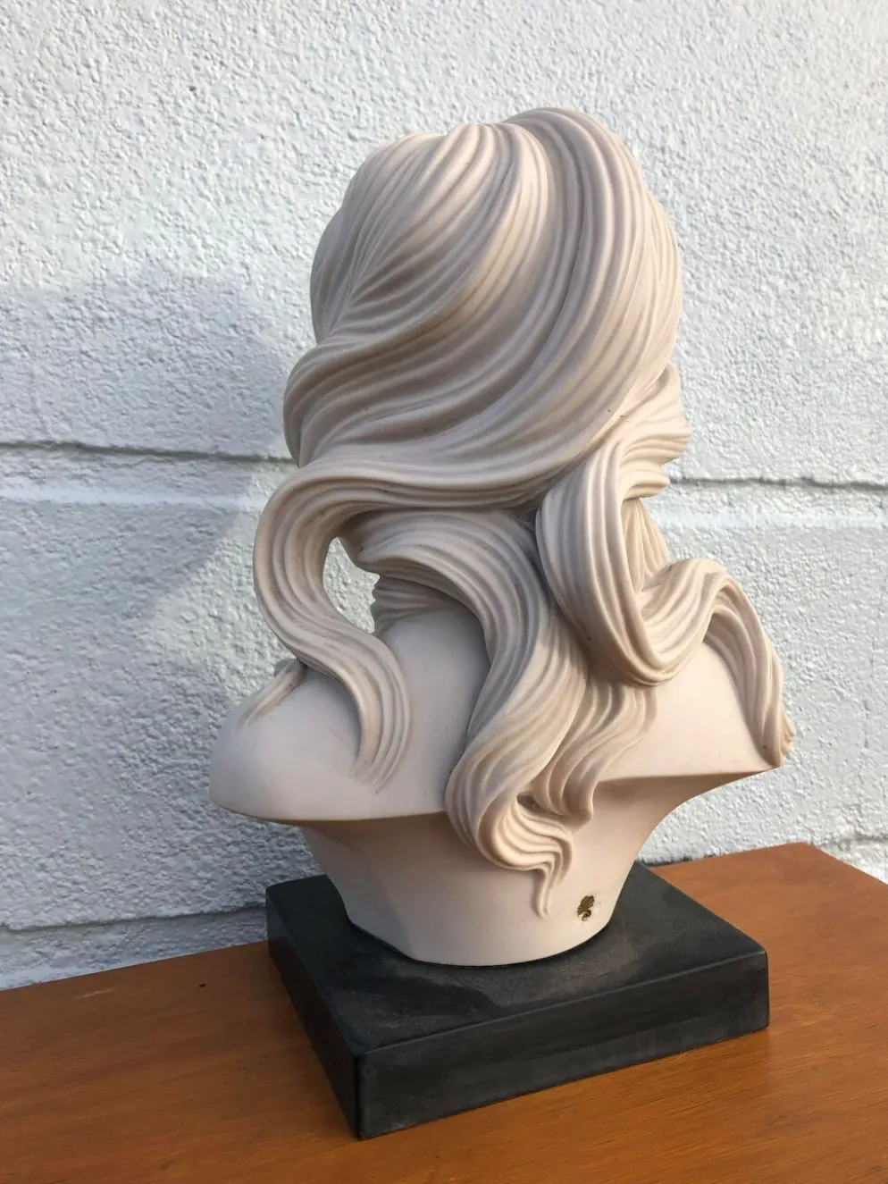 Buste femme vintage, buste résine, Escorpiao do ouro, femme seins nus, statue résine, socle