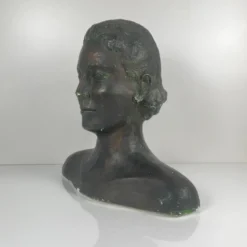 Buste féminin style néoclassique en plâtre par M. Mongey, XXe siècle