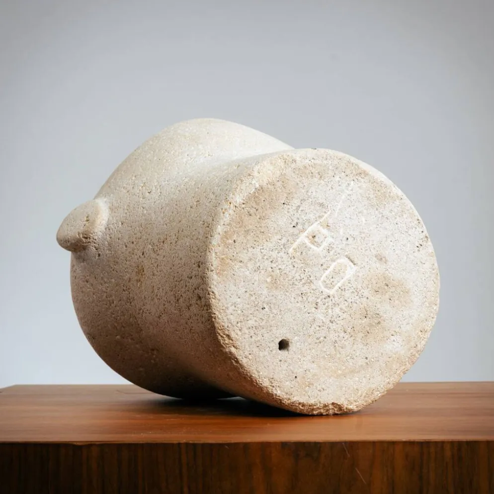 Buste masculin sculpté moderniste en grès