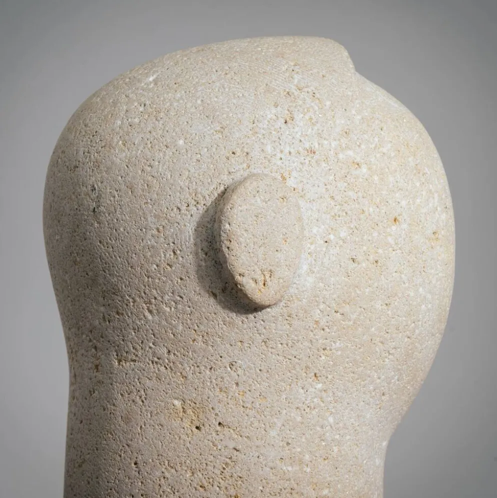 Buste masculin sculpté moderniste en grès